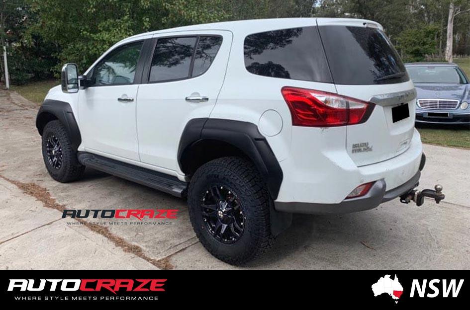 ISUZU MU X CLIFF MATTE BLACK